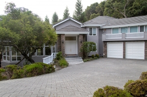 Oakland Painting Experts at Arana Painting offer quality painting services for both the interior and exterior of your home or commercial building.