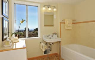 Oakland bathroom painting experts